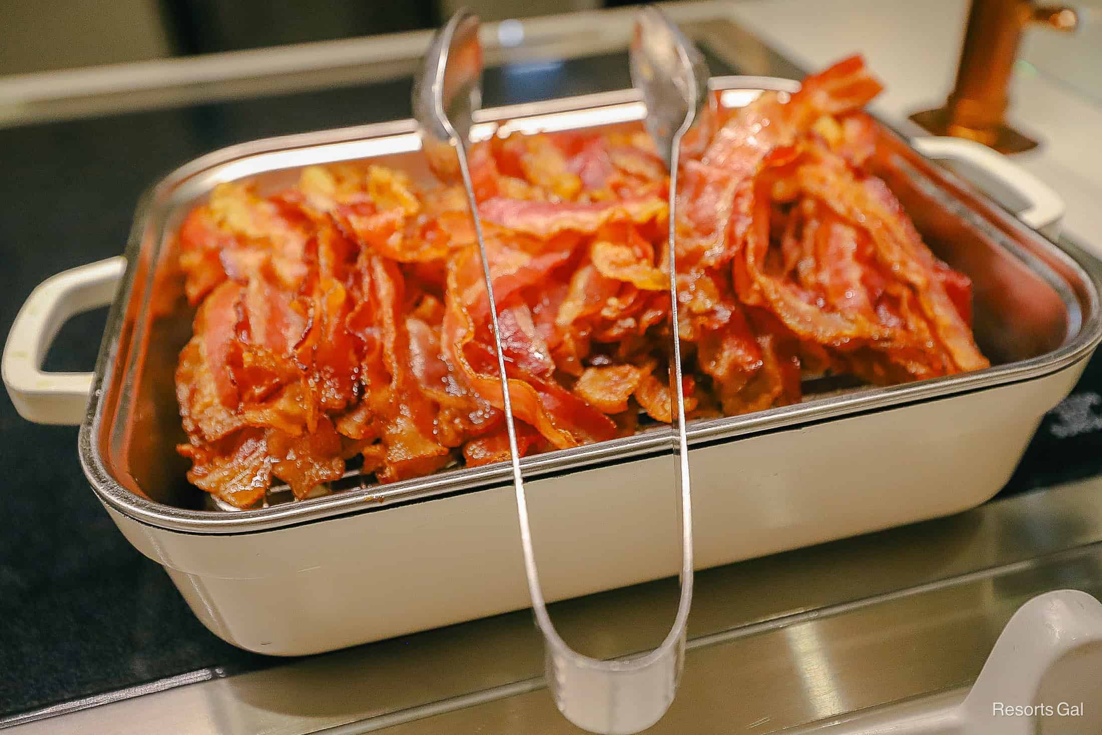bacon on the breakfast buffet at 1900 Park Fare 