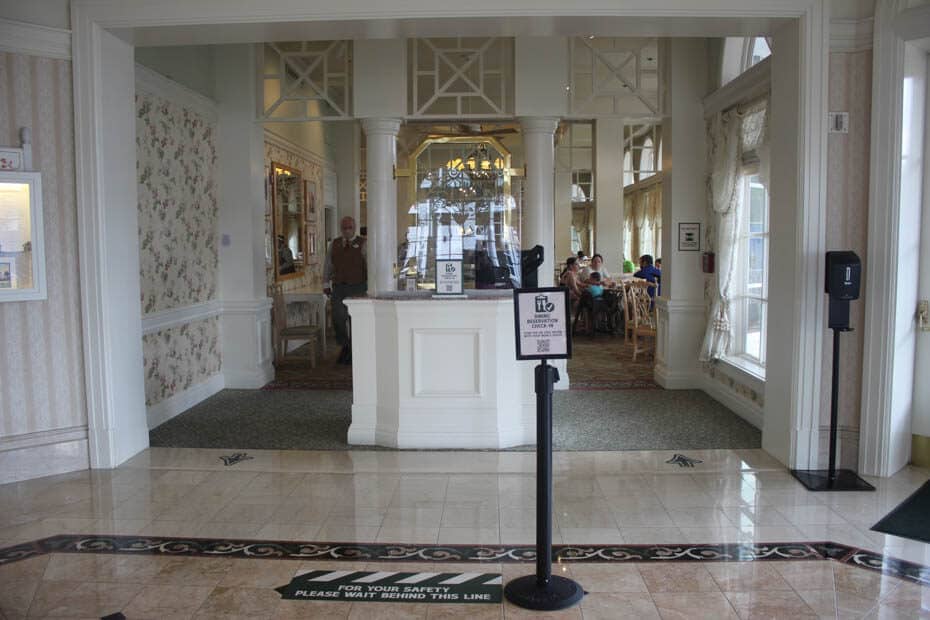 Using mobile check in at Grand Floridian Cafe 