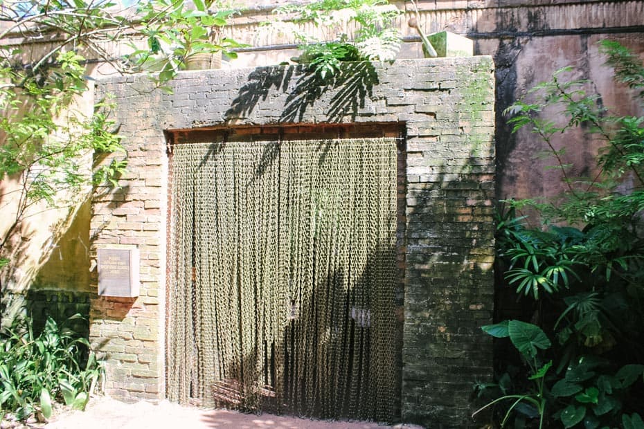 chains that prevent birds from escaping the aviary on the Maharajah Jungle Trek 