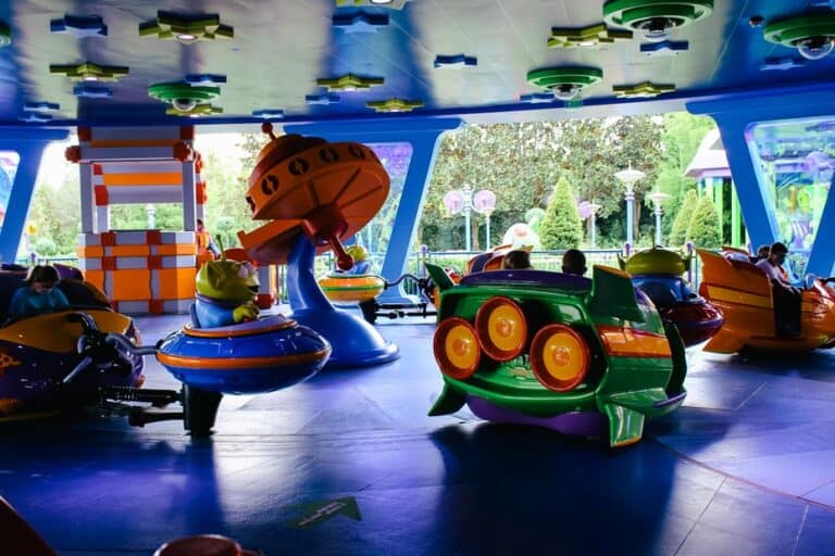 Alien Swirling Saucers Ride Guide | Resorts Gal