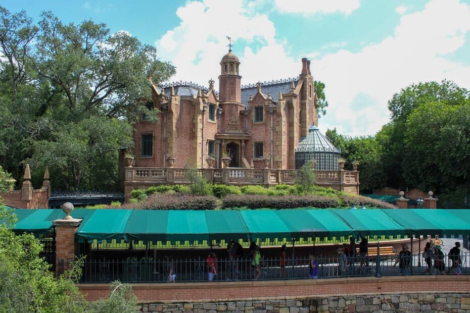HauntedMansion 03 Haunted Mansion at Disney World