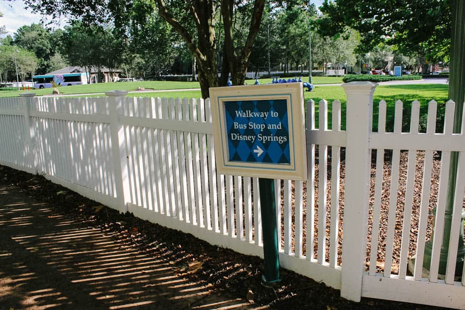 Sign indicating that there's a walkway to reach Disney Springs from Saratoga Springs