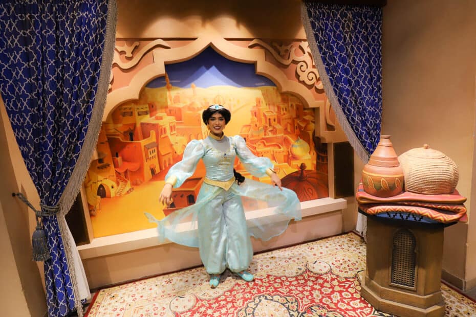 Princess Jasmine Visits Aladdin's Home