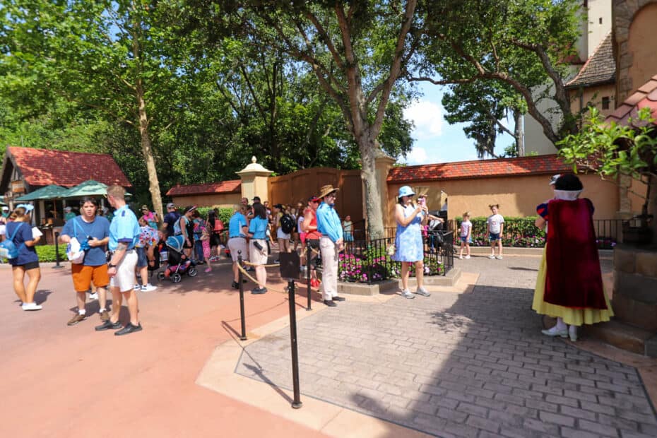 SnowWhiteEpcot 1 1