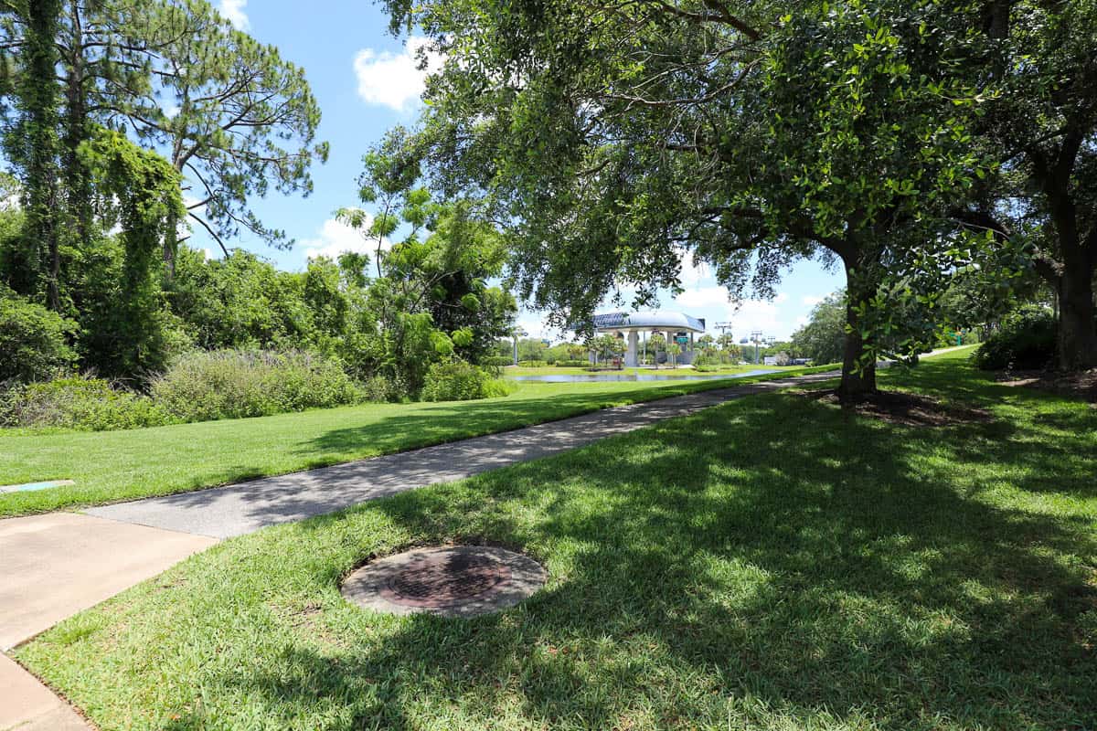 The Skyliner turn station travels along this part of the walking path. 