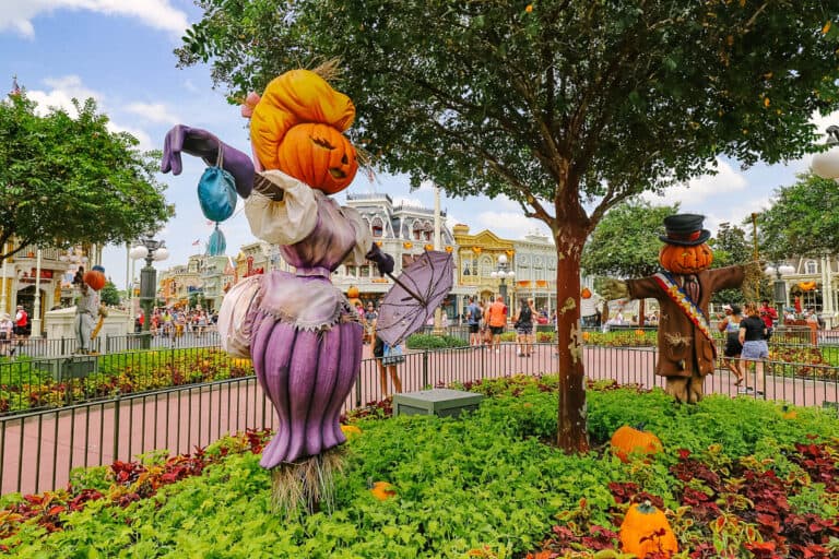 90+ Photos of the Halloween Decorations at Walt Disney World