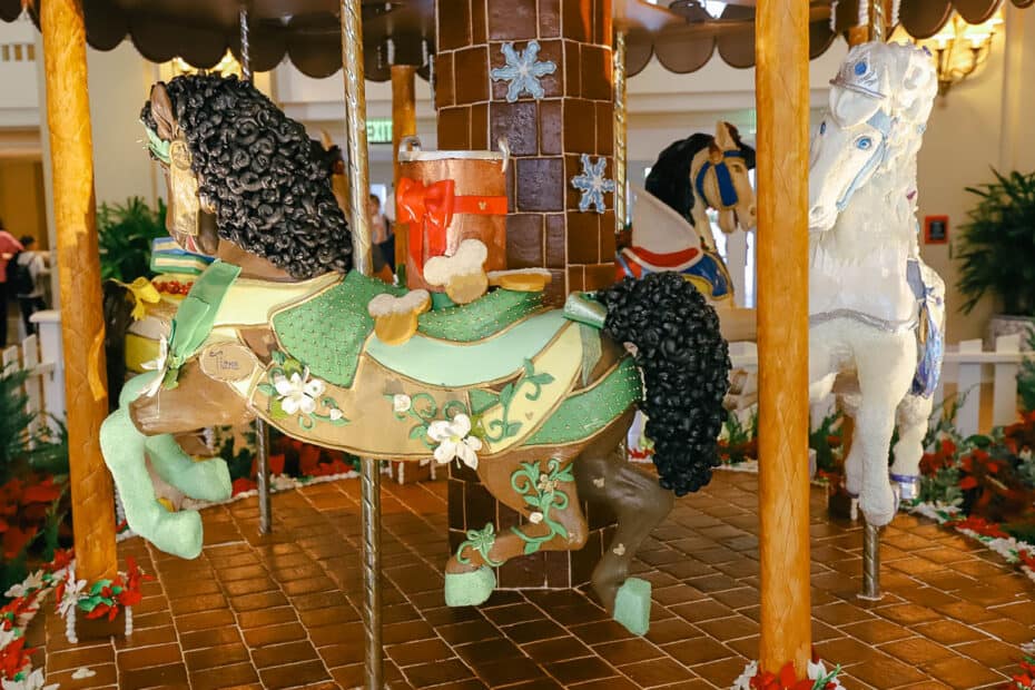 BeachClubGingerbreadCarousel2022 12