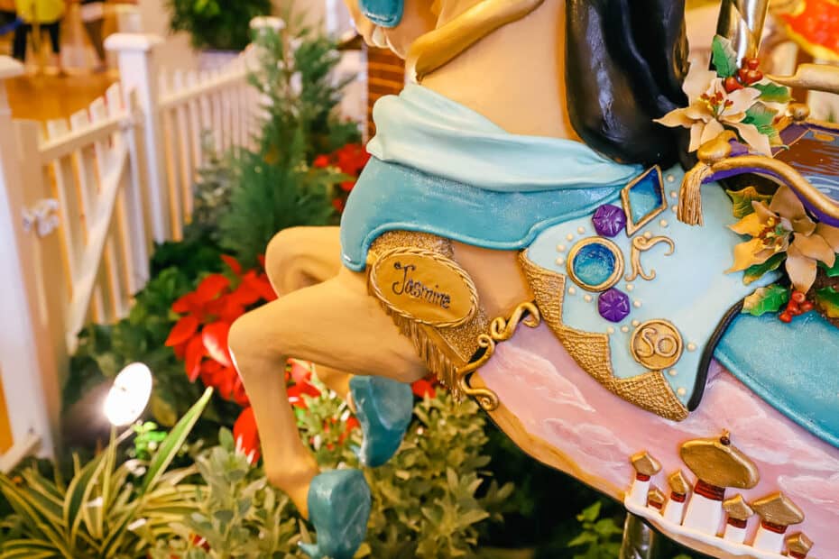 BeachClubGingerbreadCarousel2022 43