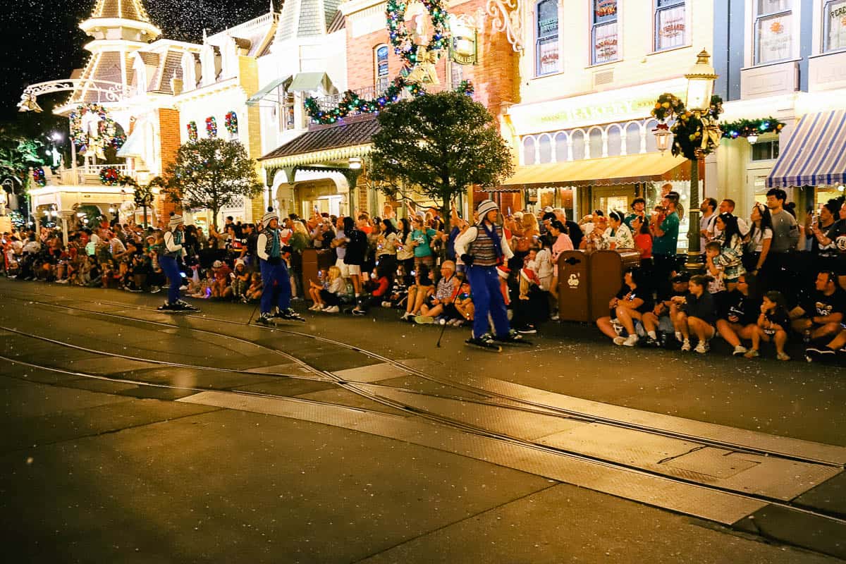 Mickey's Once Upon a Christmastime Parade (Characters and Photos)