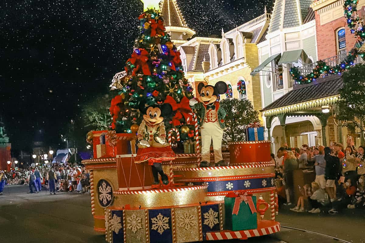 Mickey’s Once Upon a Christmastime Parade (Characters and Photos