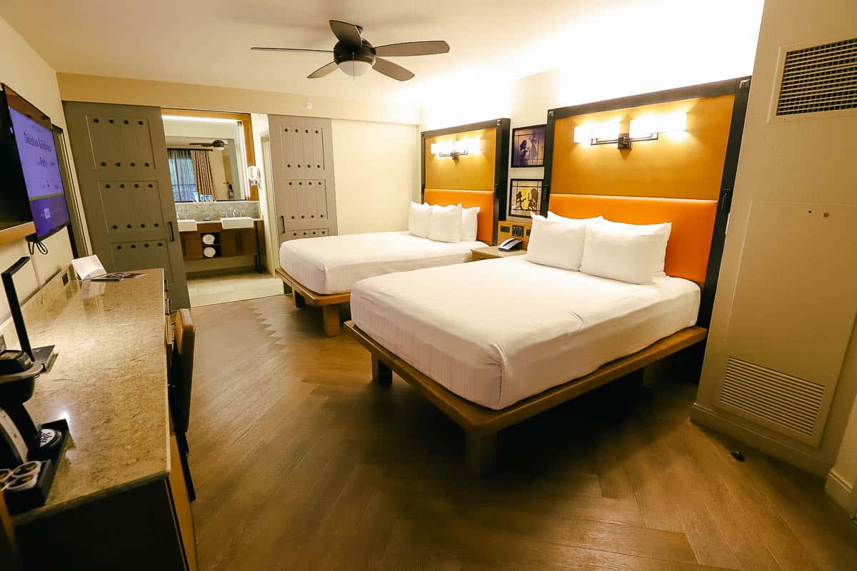 Coronado Springs Standard Room Tour with Amenities (Cabanas Section)