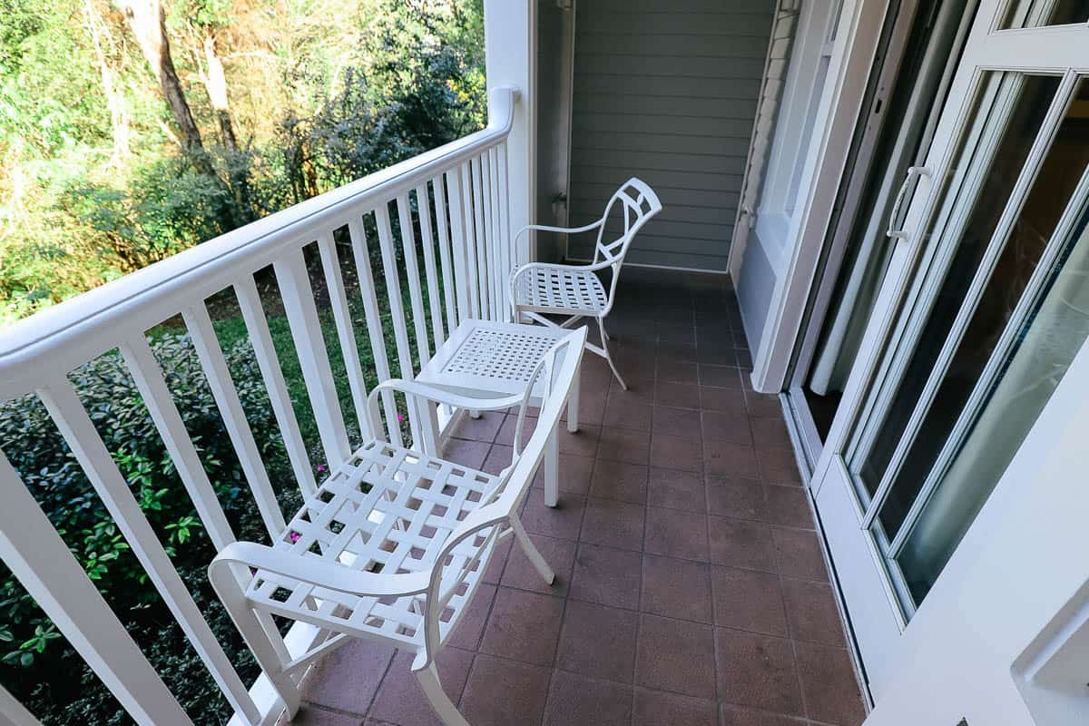 do all disney yacht club rooms have balconies