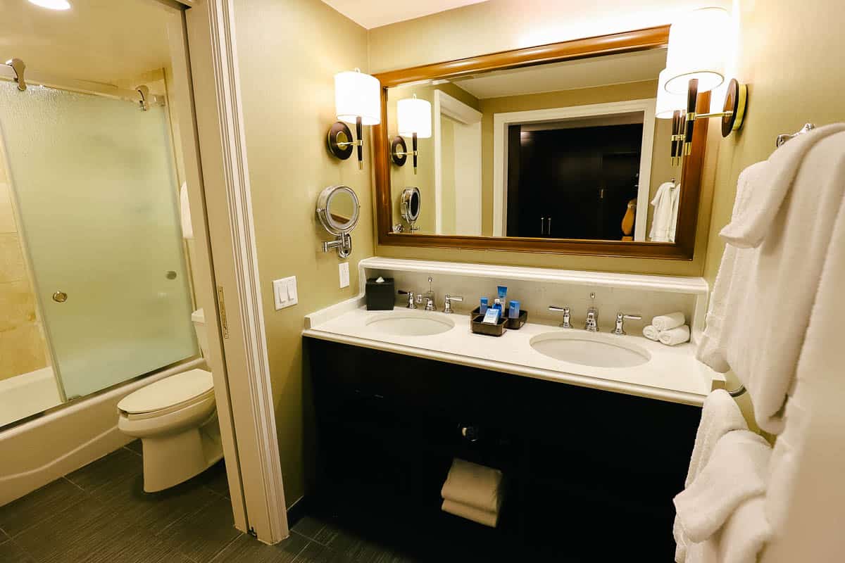 Guest bath in Disney's Yacht Club 