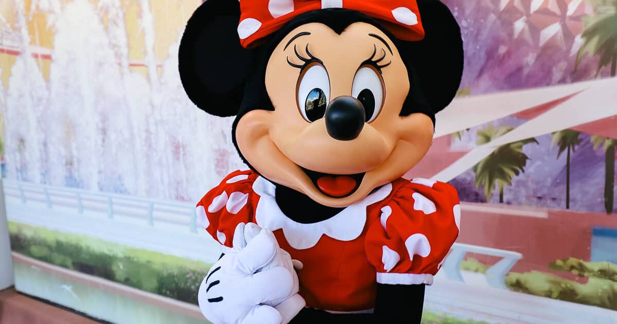 Meet Minnie Mouse at Epcot (Near the Park Entrance) – Resorts Gal