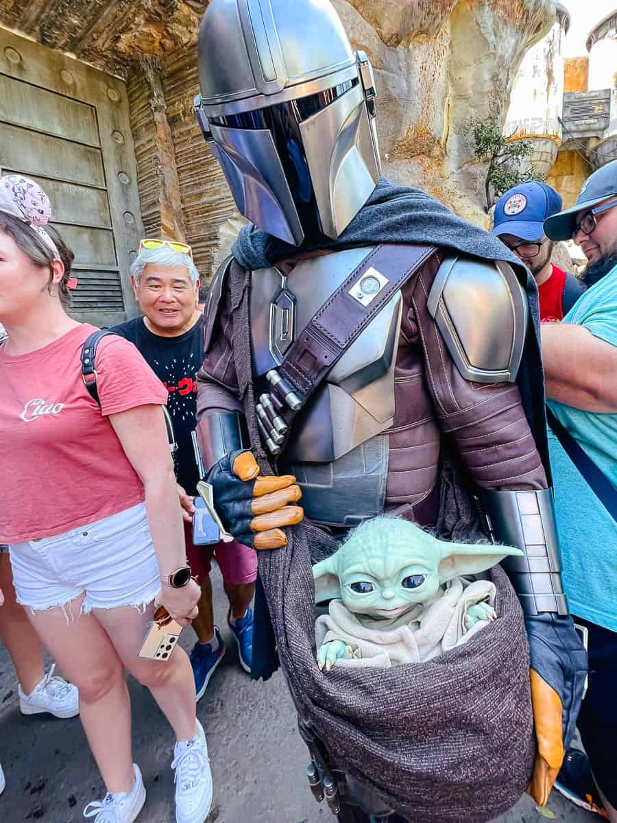 Guests can finally meet the Mandalorian and Grogu at Walt Disney World in  Star Wars Galaxy's Edge