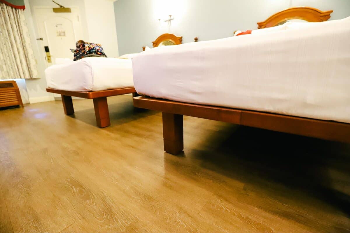 portorleansriversideroom 02