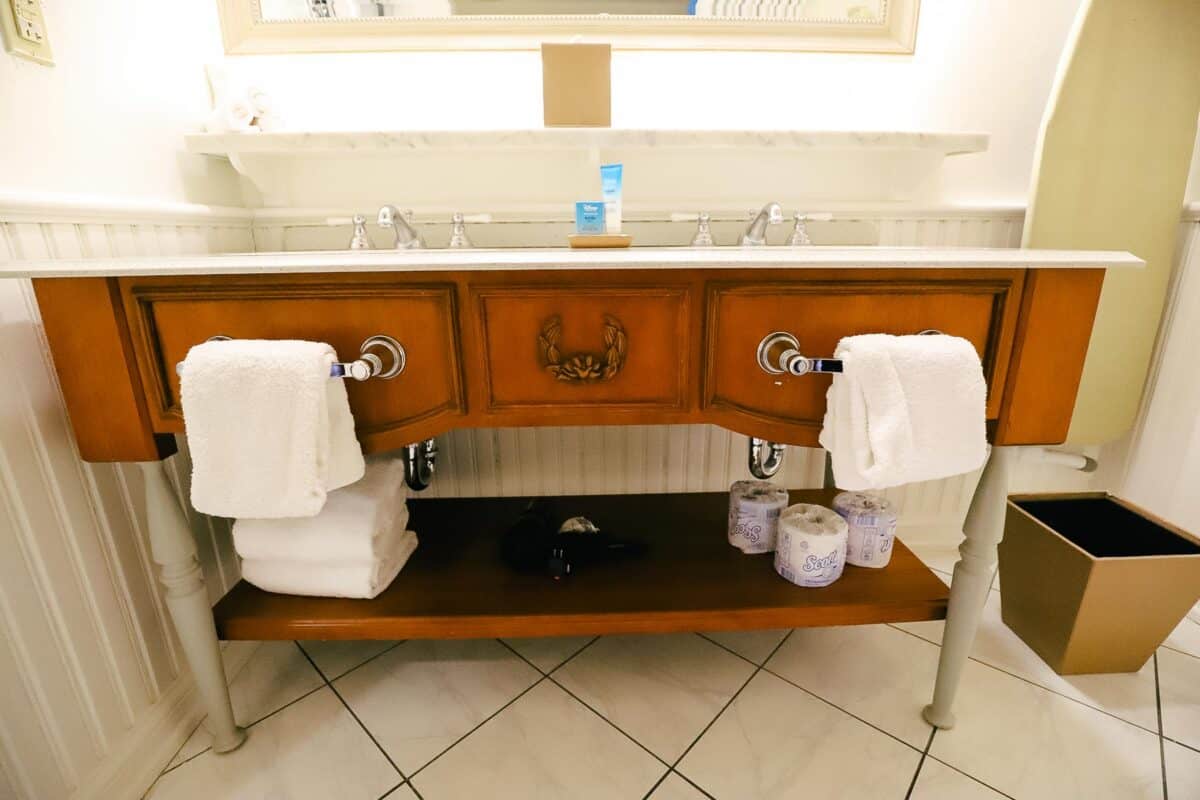 portorleansriversideroom 35