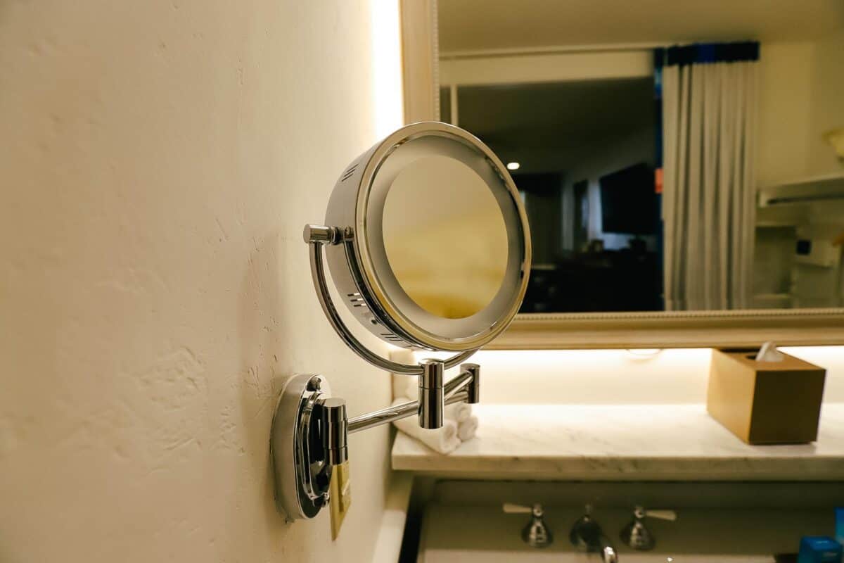 portorleansriversideroom 37