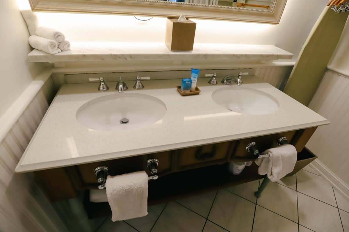 portorleansriversideroom 38