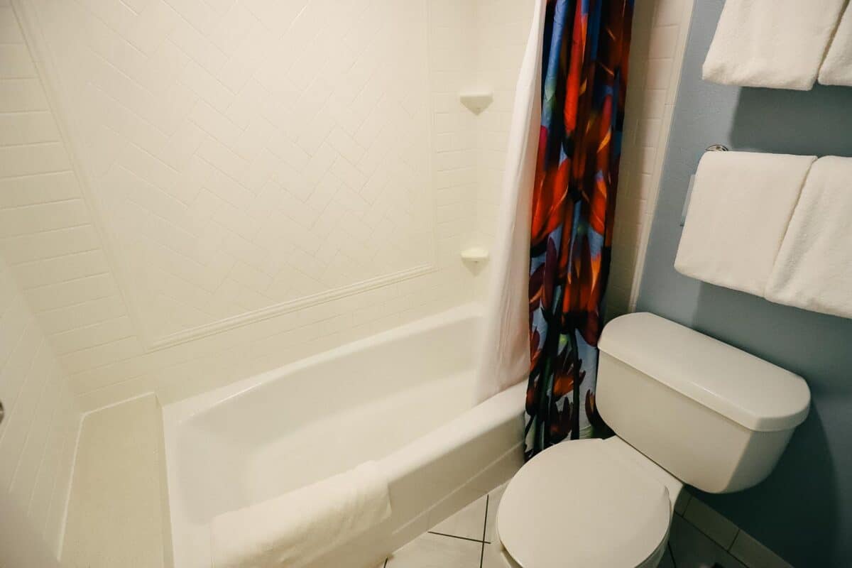 portorleansriversideroom 42
