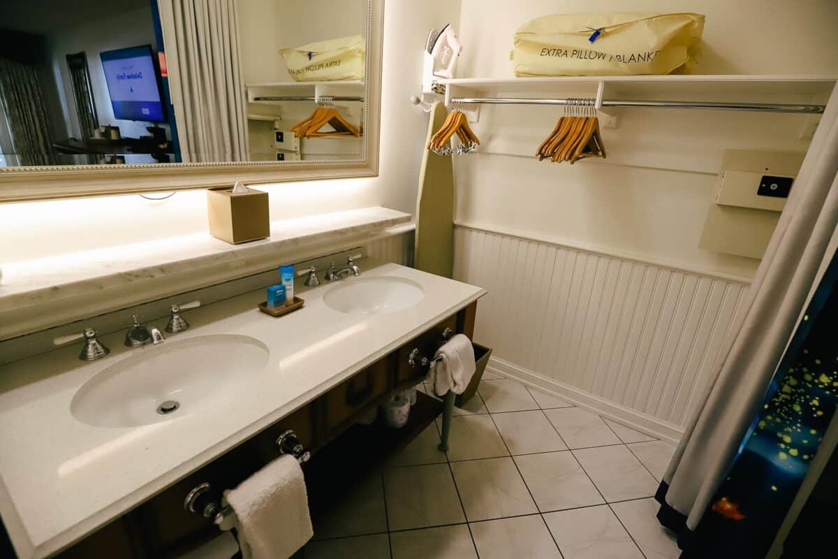 portorleansriversideroom 48