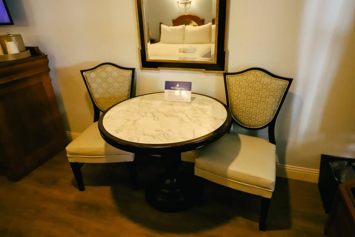 portorleansriversideroom 66