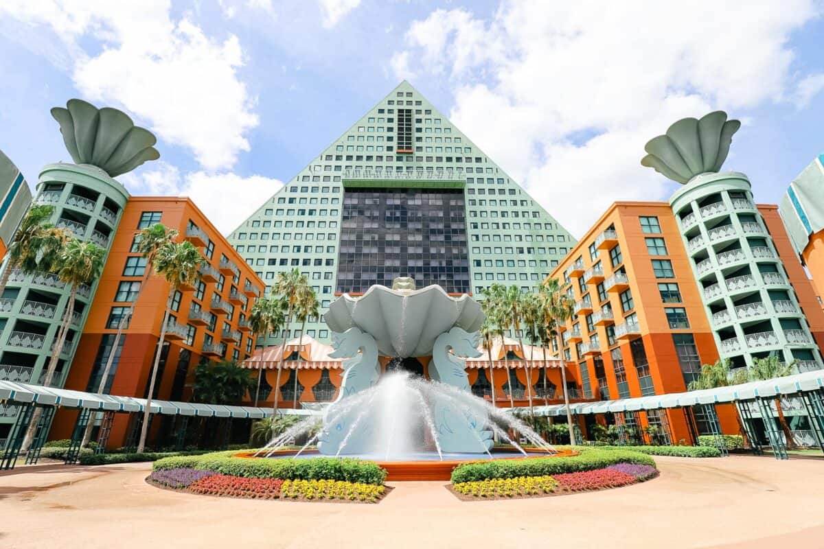 Front entrance of Disney's Dolphin where Rosa Mexicano is located. 