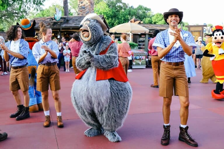 Frontierland Hoedown at Magic Kingdom (Line Dance with Unique Characters!)
