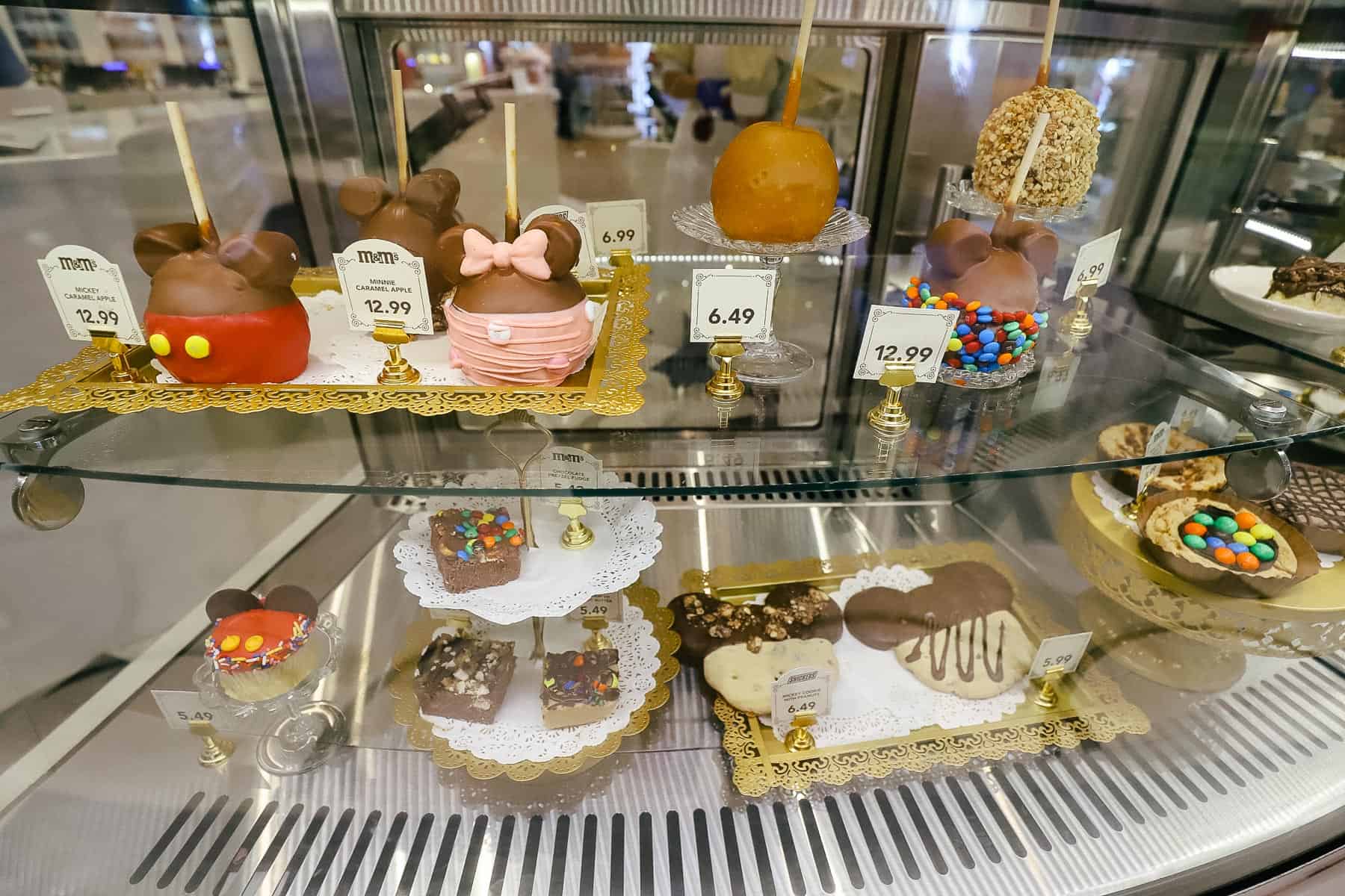 items inside the glass case like apples and fudge