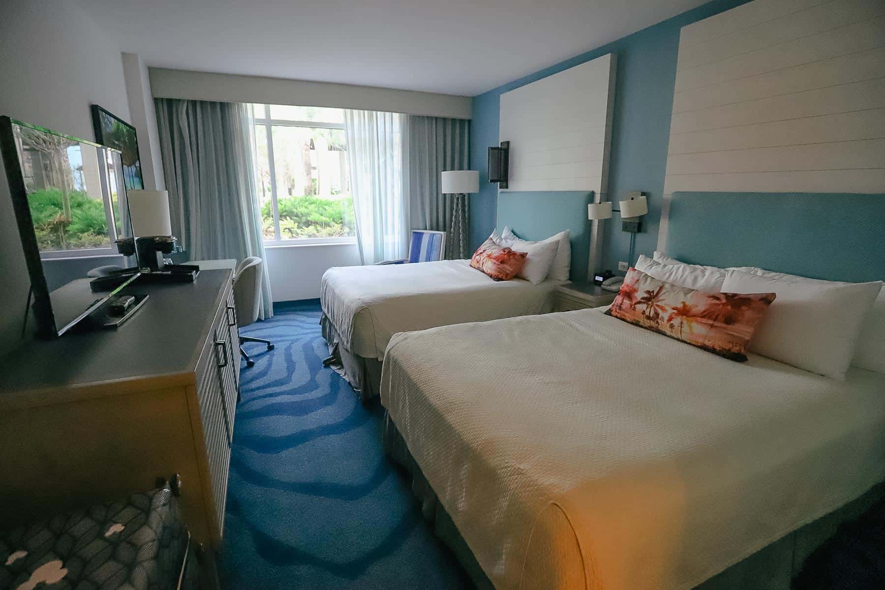 a standard room at Loews Sapphire Falls Universal Orlando