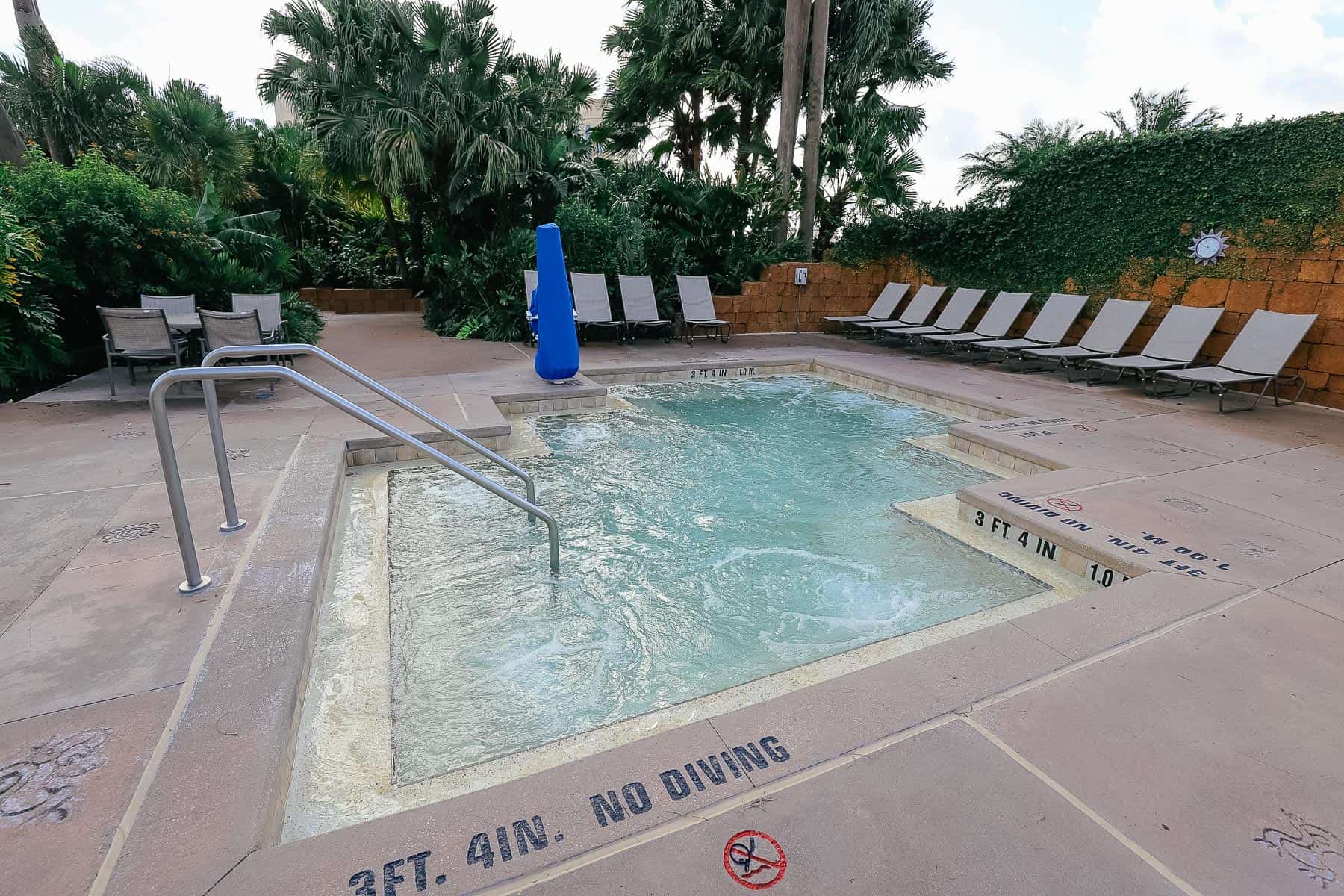 hot tub at Coronado Springs pool 