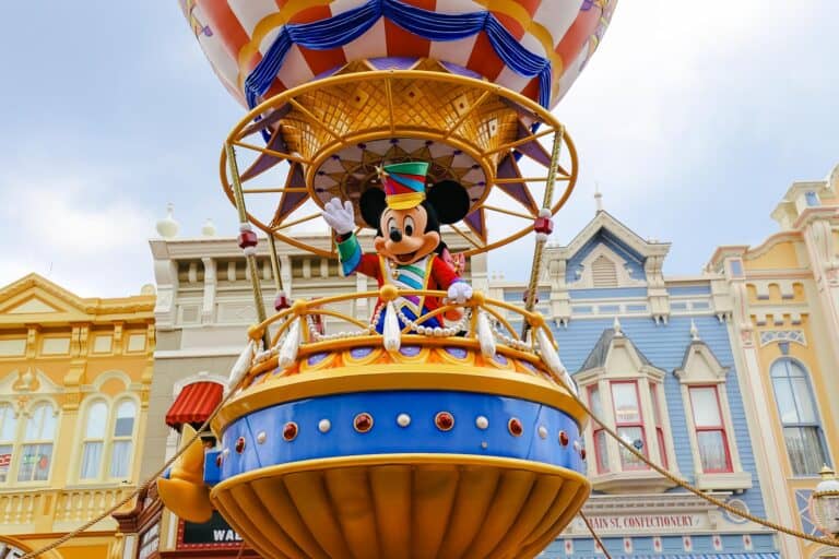 Magic Kingdom Characters Guide (with Tips, Autographs, and Photos)