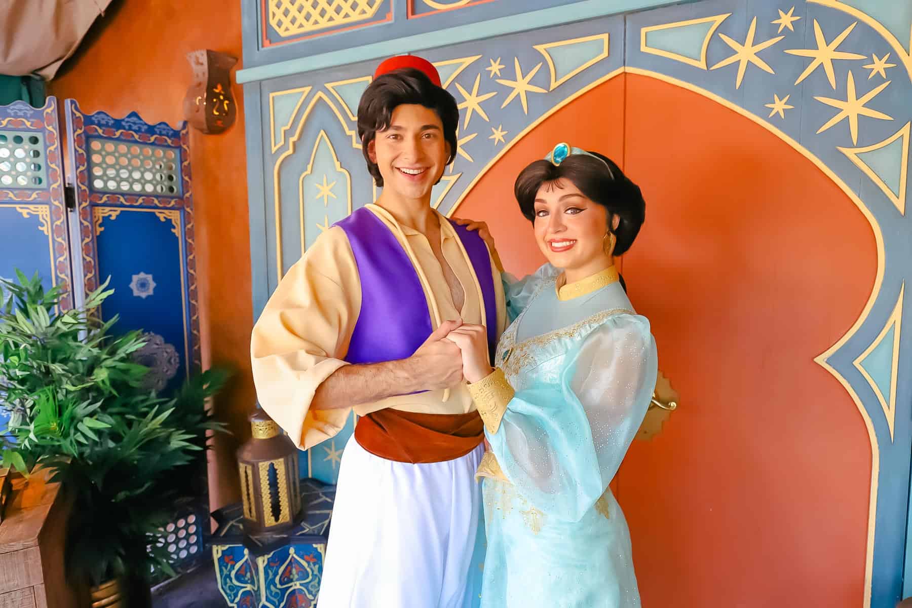 Aladdin and Jasmine's Magic Kingdom character meet