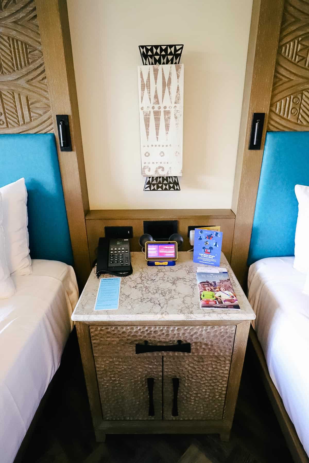 Light fixtures between the beds in the Moana room. 