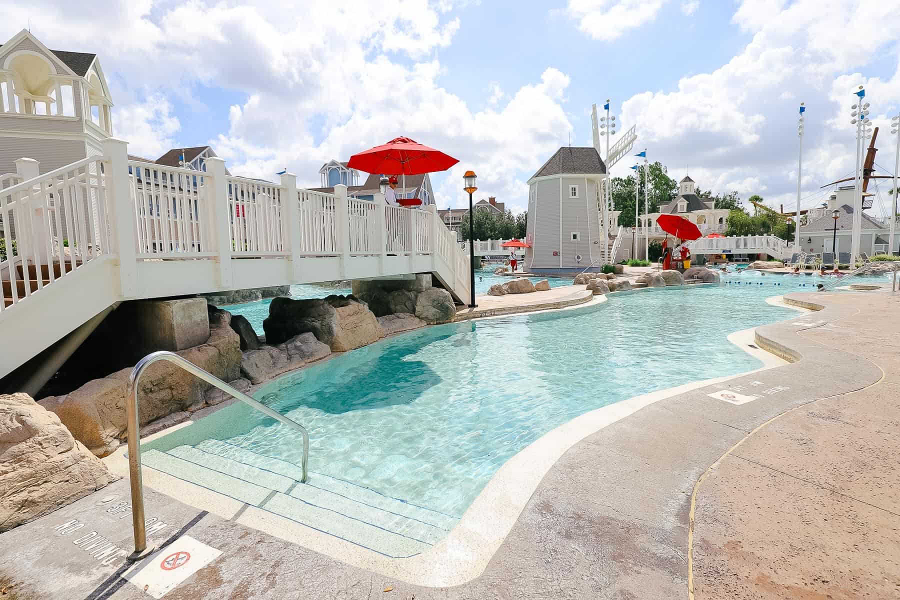 stairs into the pool 