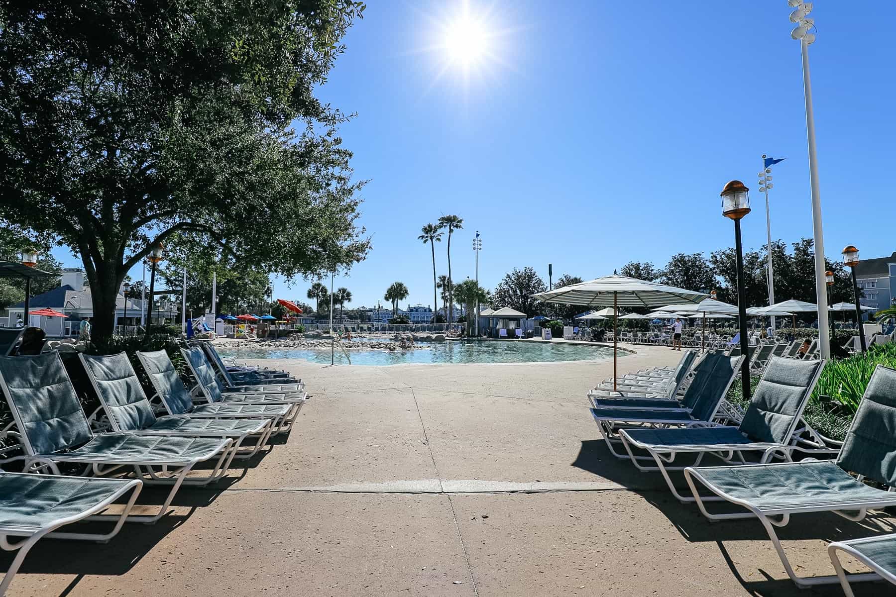 lounge chairs 