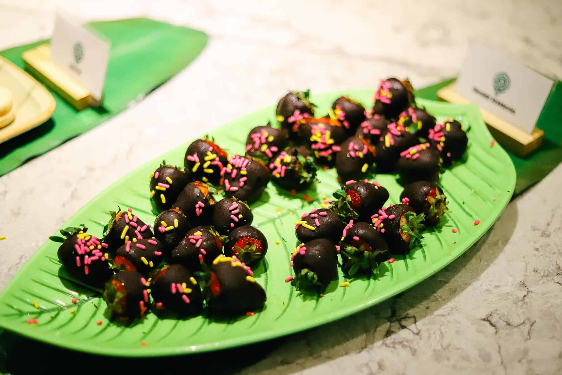 chocolate dipped strawberries 