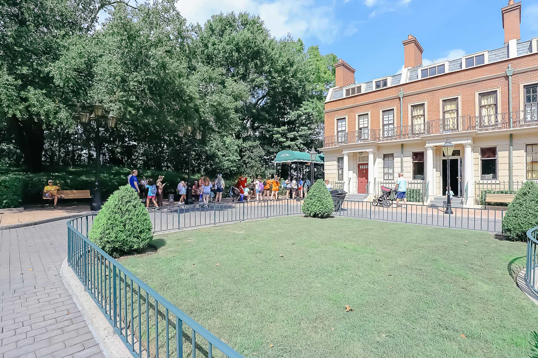 Winnie the Pooh line at Christopher Robin's room