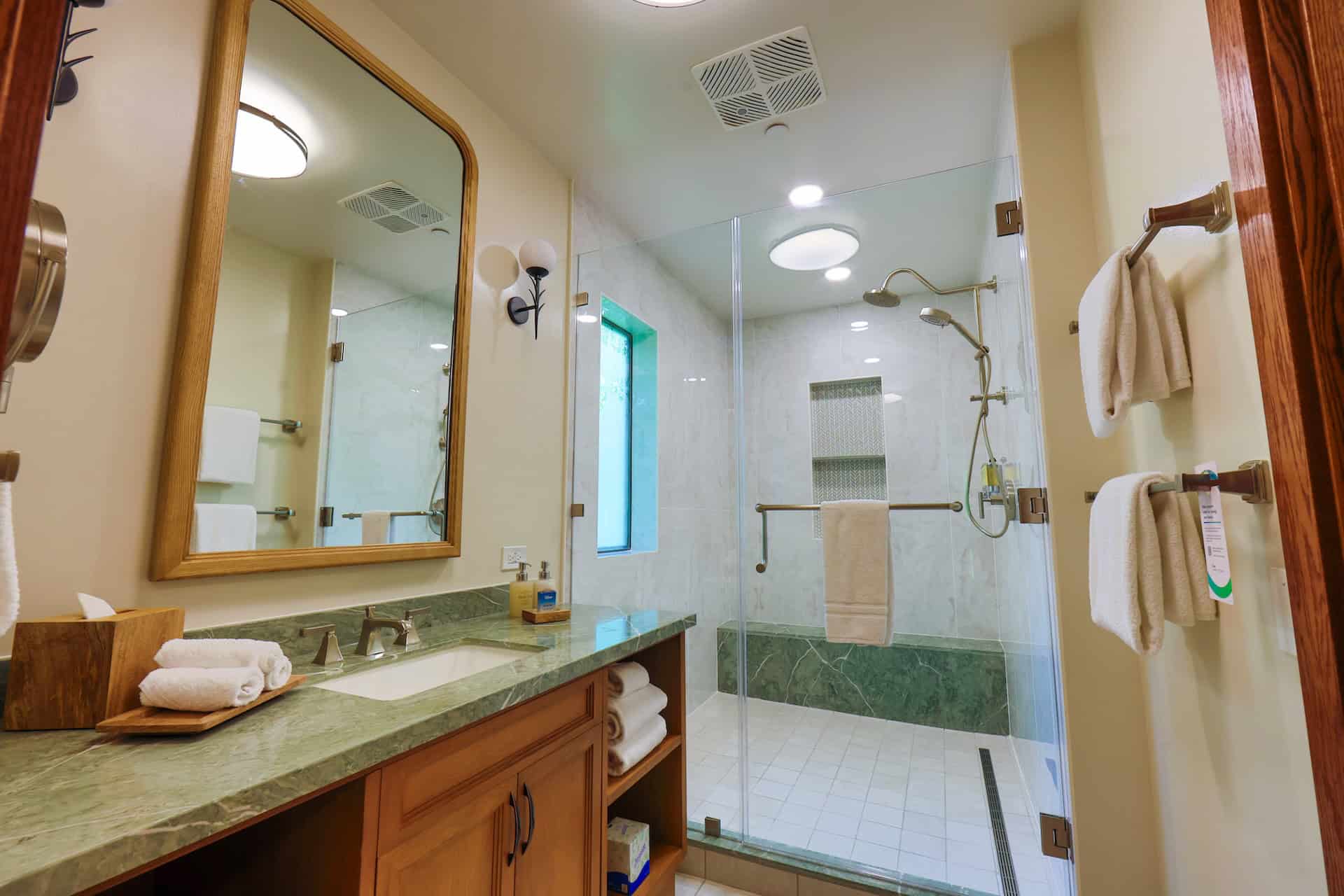 the primary bath with walk in shower in Saratoga Springs Treehouse Villa
