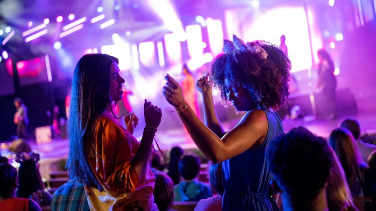two guests dancing at the Garden Rocks Concert Series