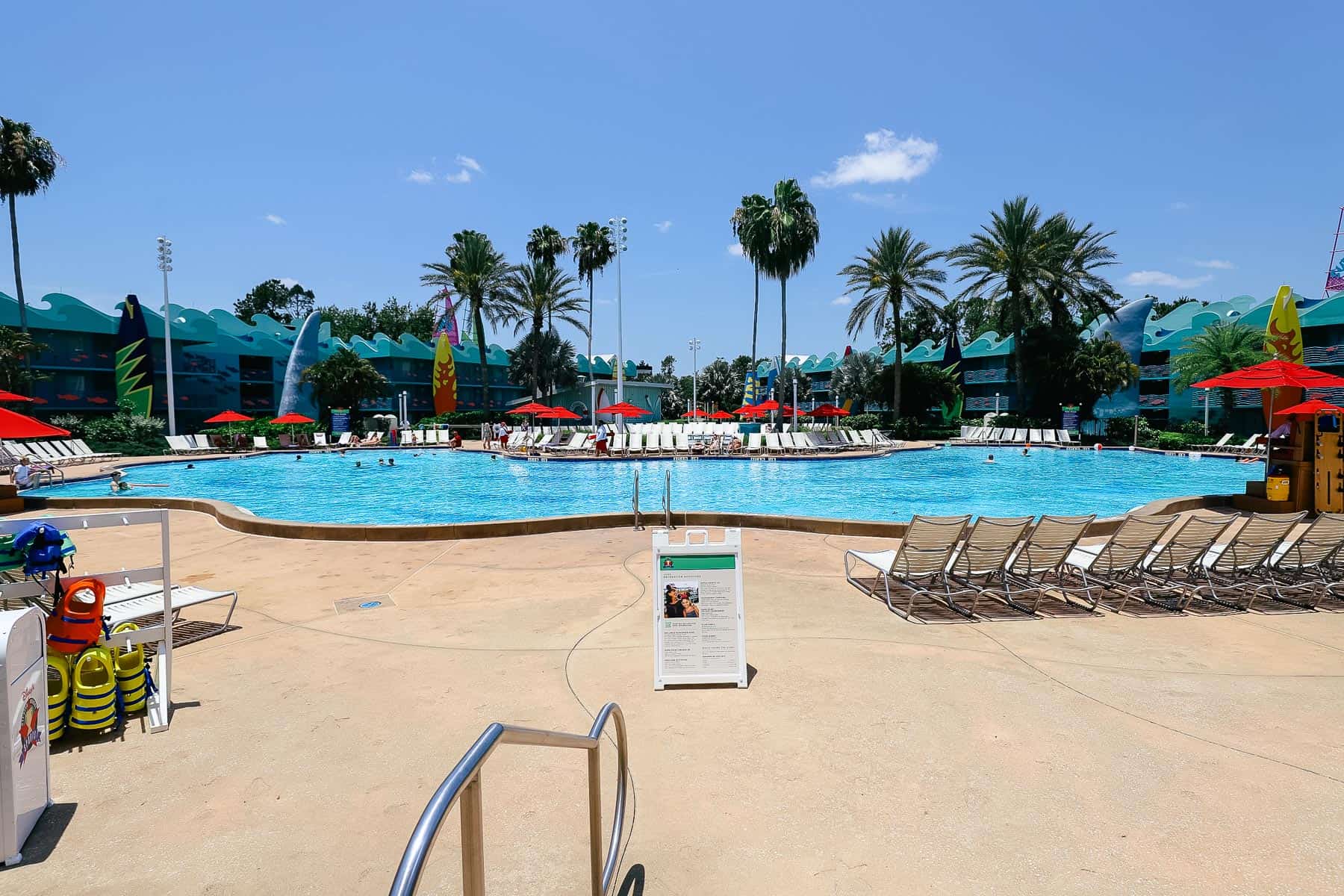 Shows the recreation calendar in front of the feature pool 