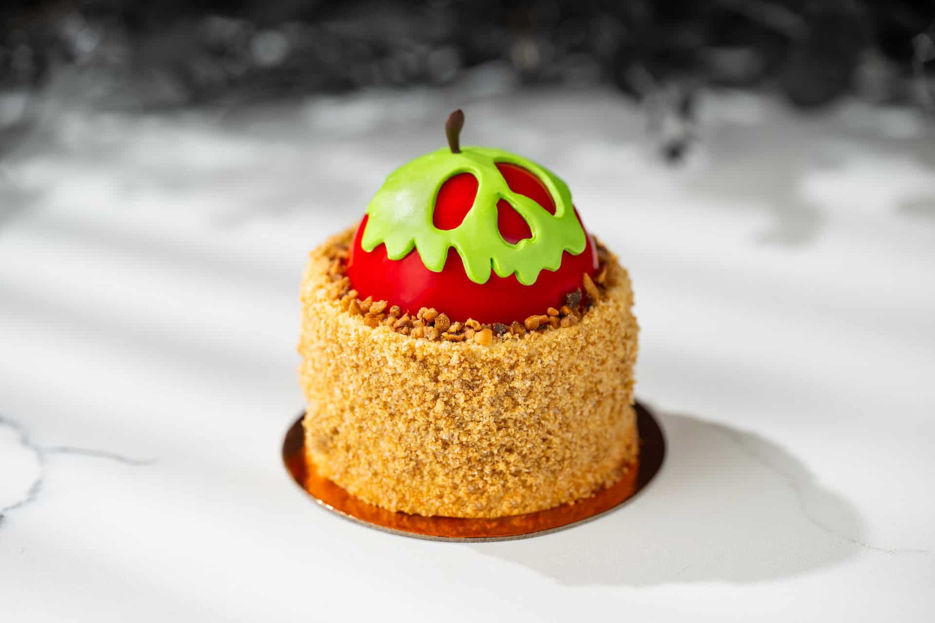 apple cheesecake that looks like a poison apple from Snow White