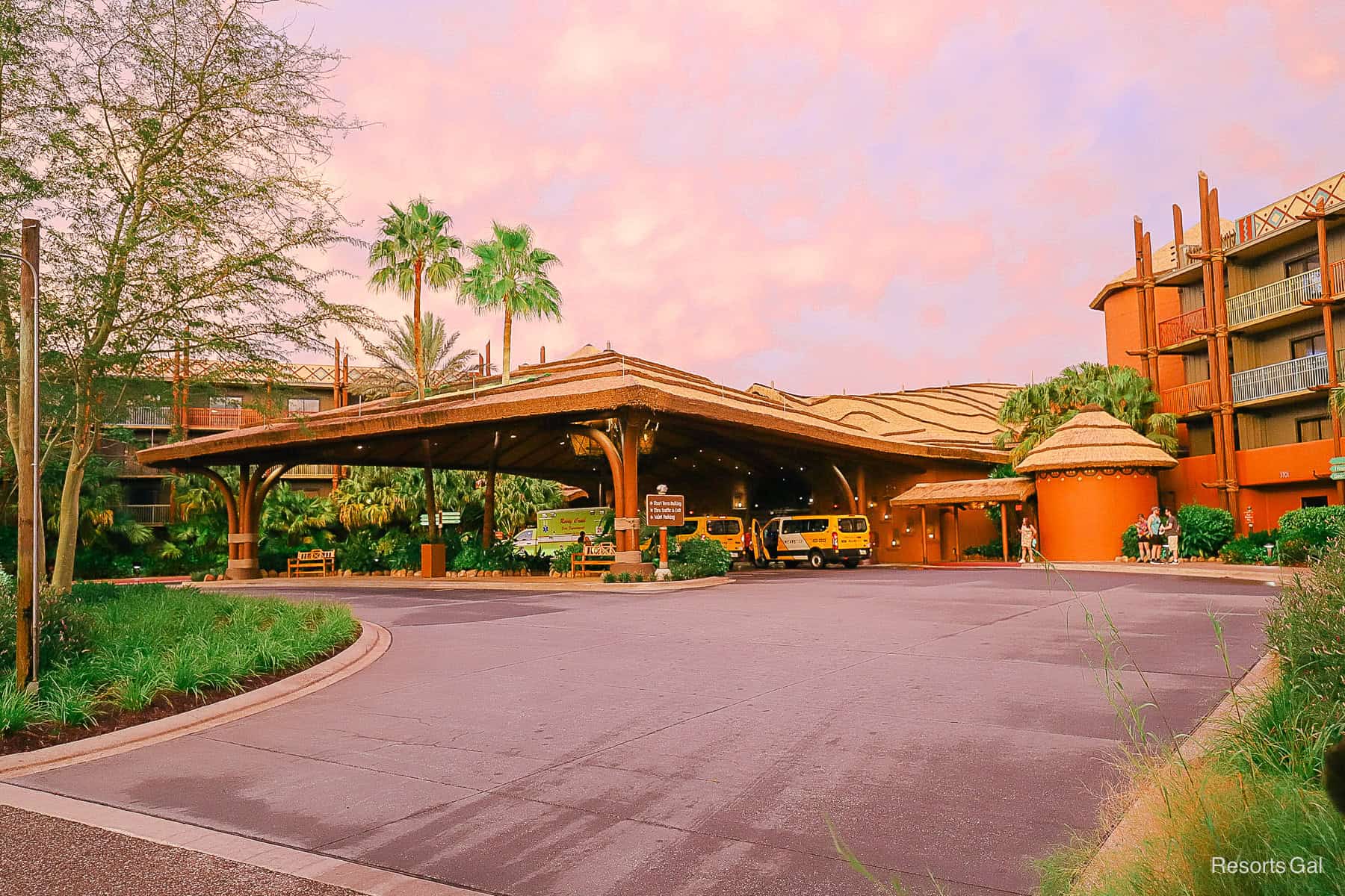 the port cochere at sunset at Kidani Village 