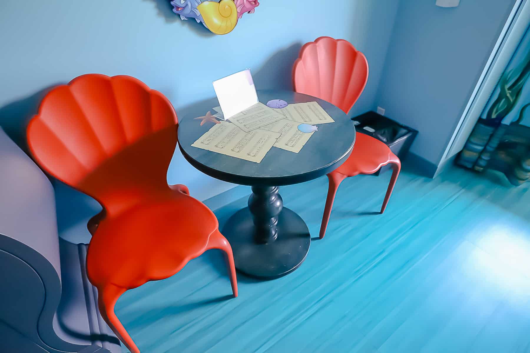 table with two chairs in room 