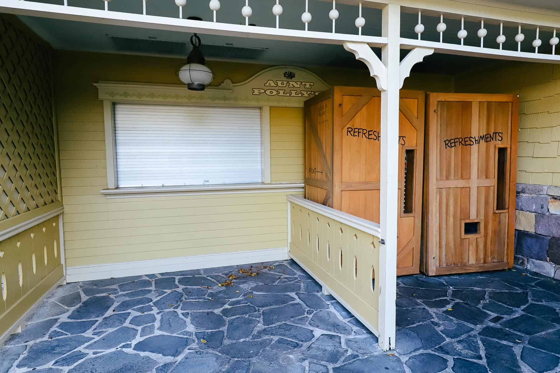 Aunt Polly's Refreshment stand 