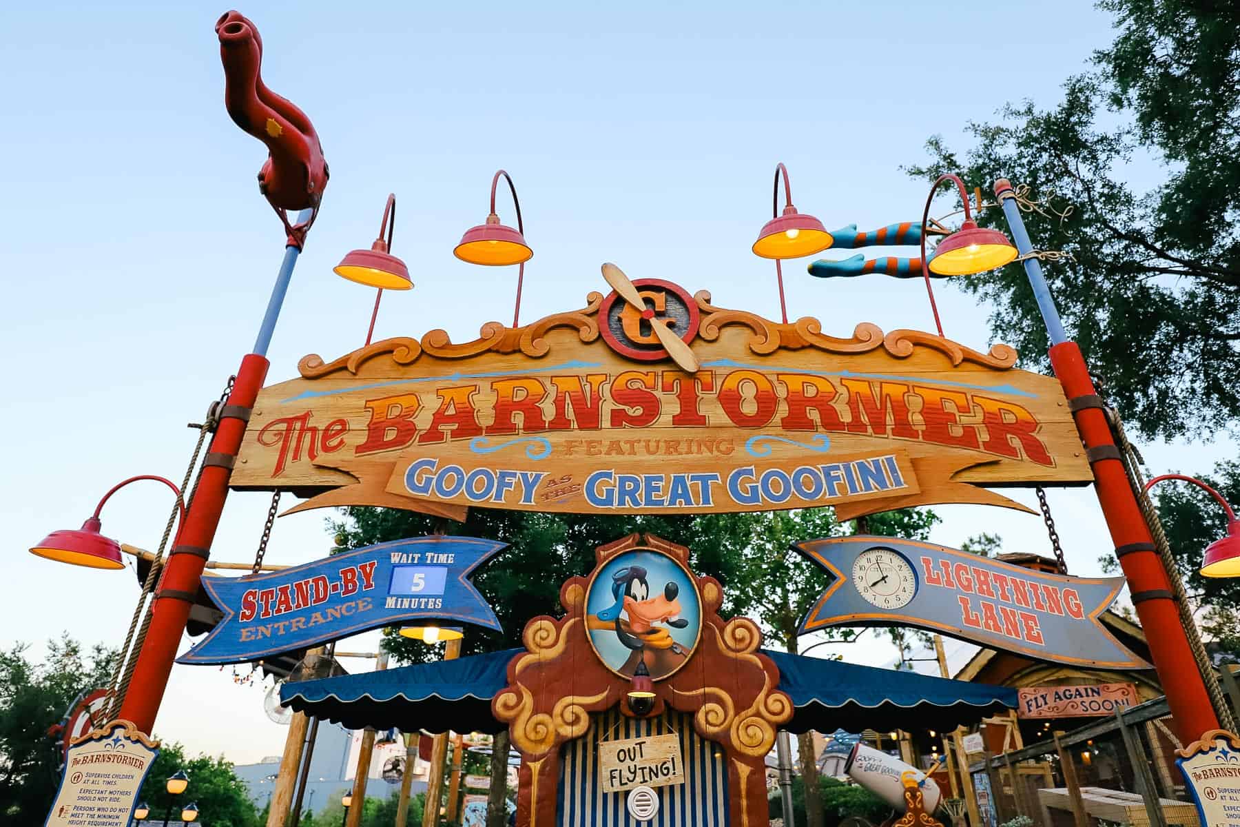 Lightning Lane is on the right side and Stand-by entrance on the left side for Goofy's Barnstormer. 