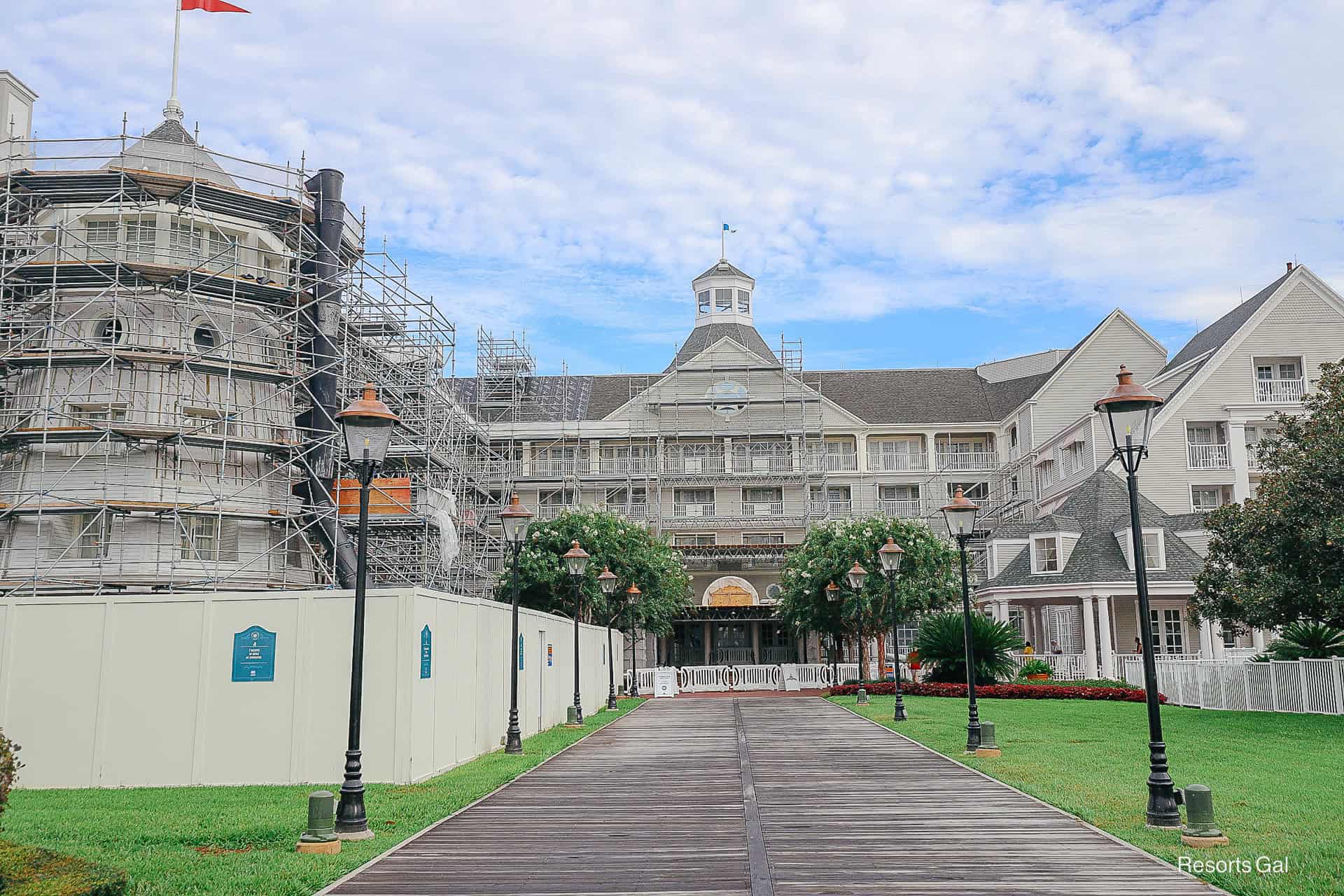 entrance at Disney's Yacht Club (resort side) closed