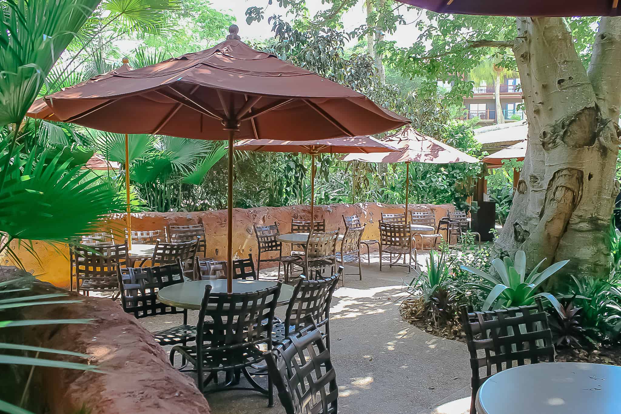 outdoor eating area at The Mara 