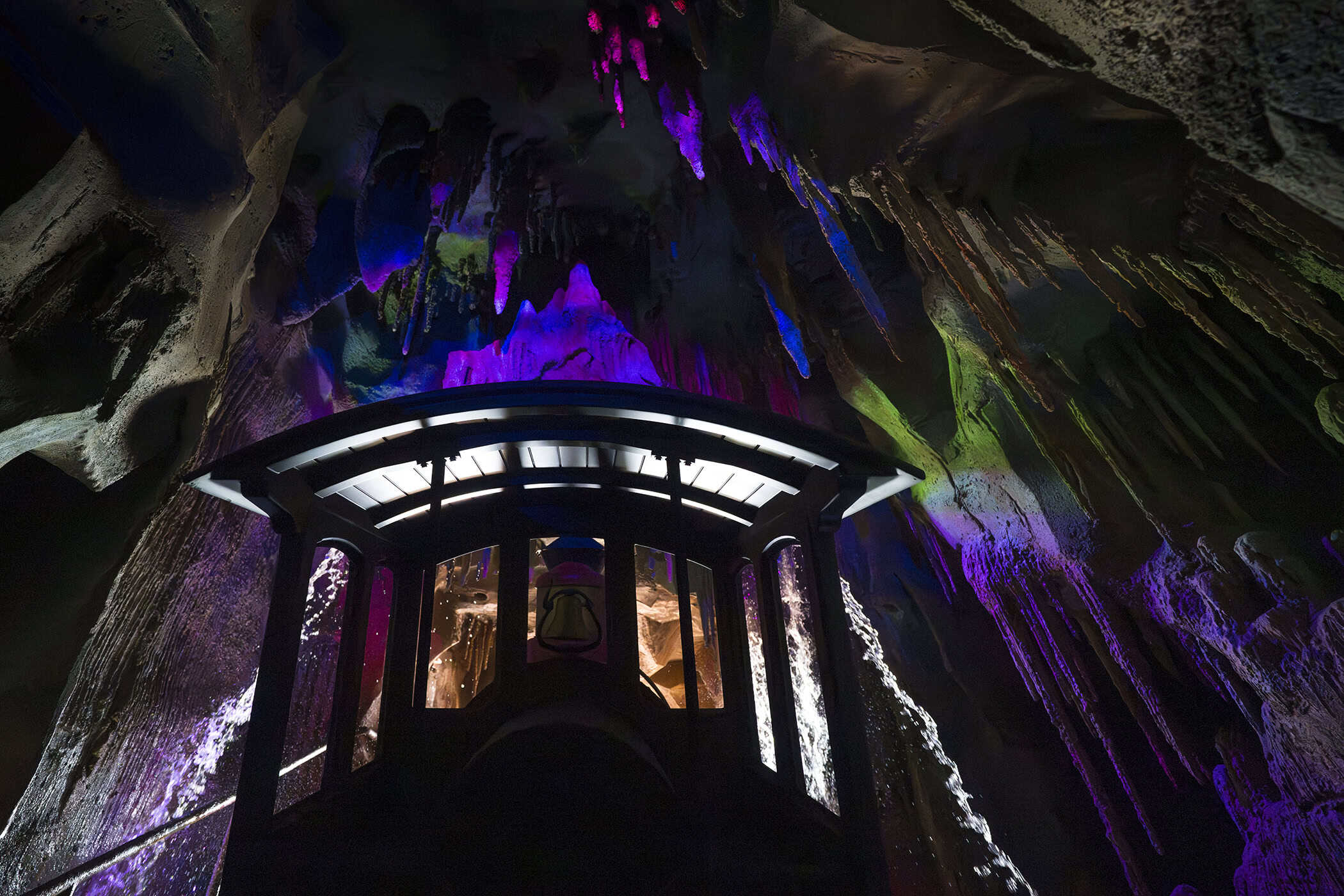 train car driving through the rainbow caverns