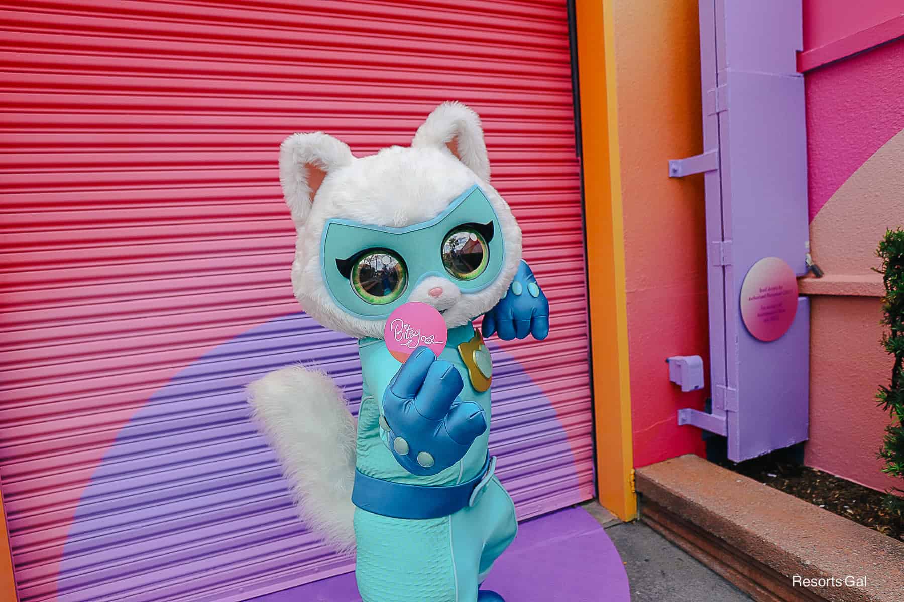 Bitsy holds up her autograph 